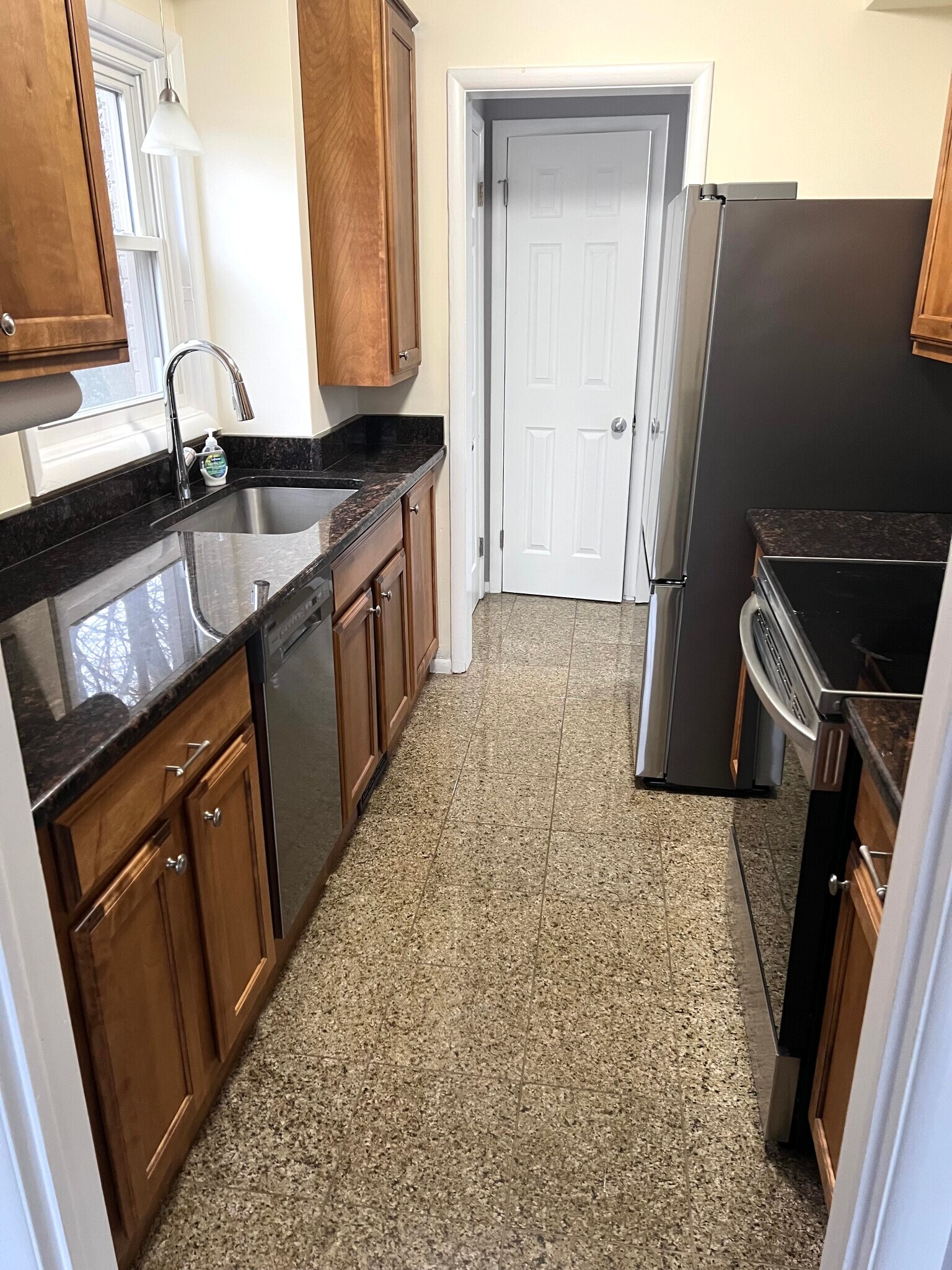 Building Photo - 556 Bloomfield Ct