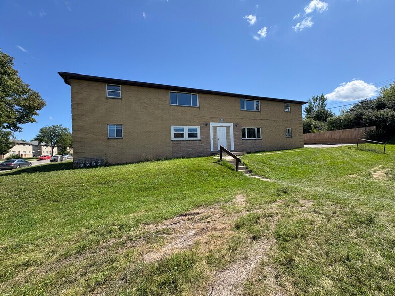 Primary Photo - 8139 W Bender Ave