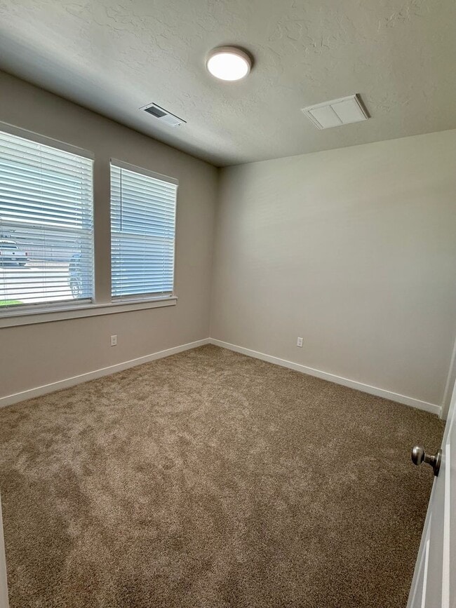 Building Photo - Welcome home! 4 bed 2 bath in Caldwell Idaho