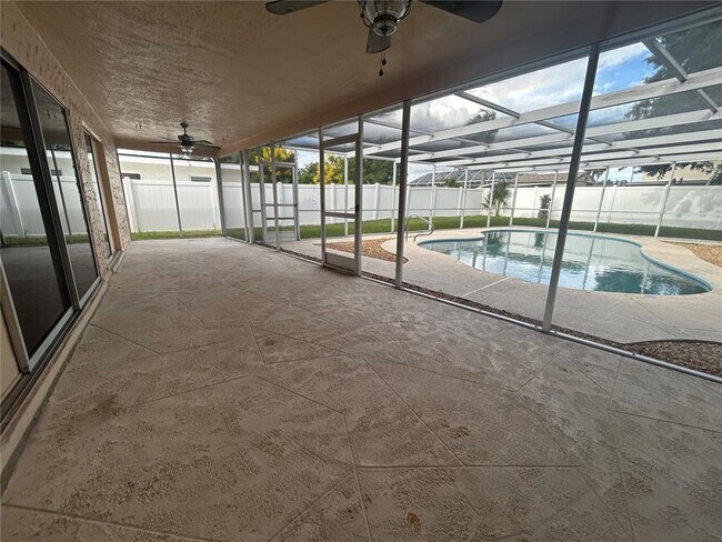 Building Photo - 3143 Fiesta Dr