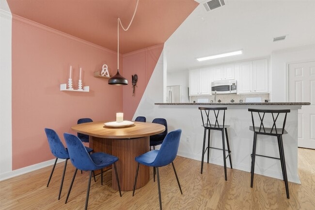 Building Photo - 1923 Bailey St