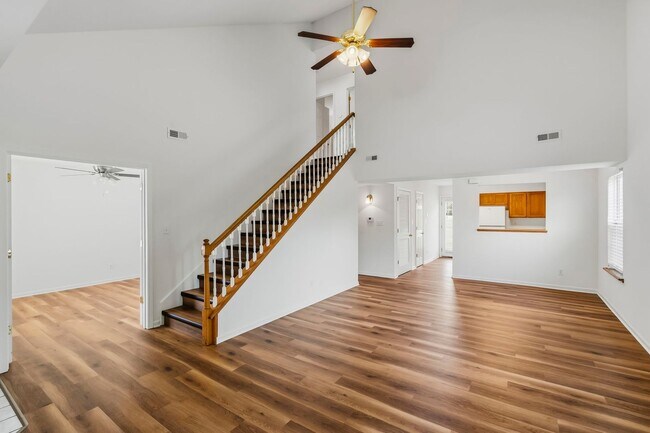Building Photo - 1725-1727-1727 Louise Cir