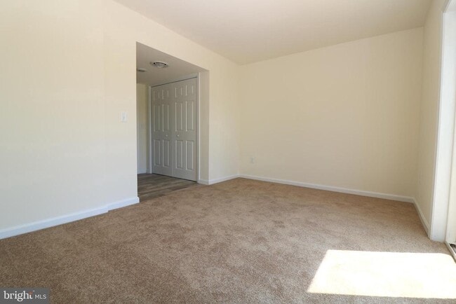 Building Photo - 72 Filbert Dr