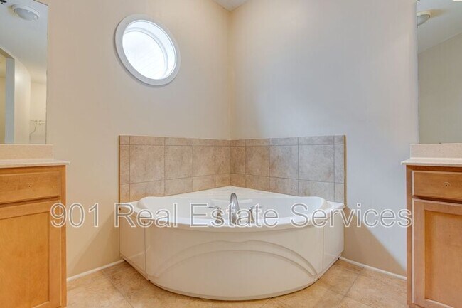 Building Photo - 426 N Front St