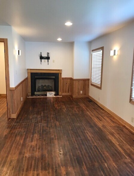 Building Photo - 1708 W Bethel Ave