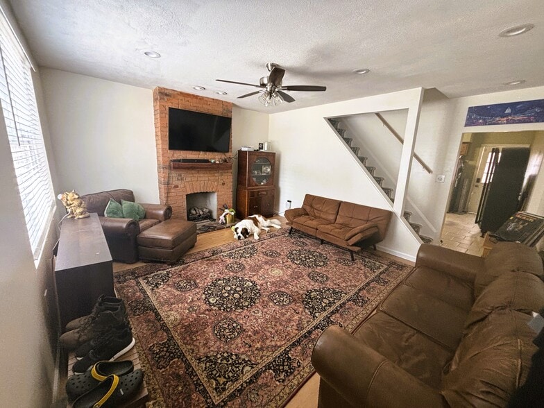 Primary Photo - 162 39th St