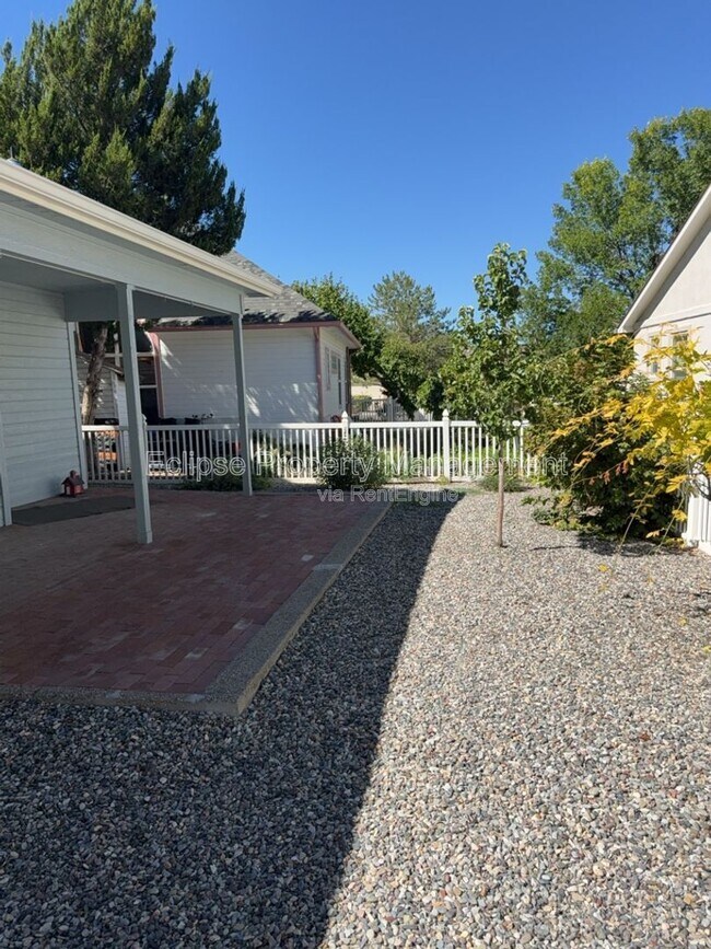 Building Photo - 714 E Harbor Cir