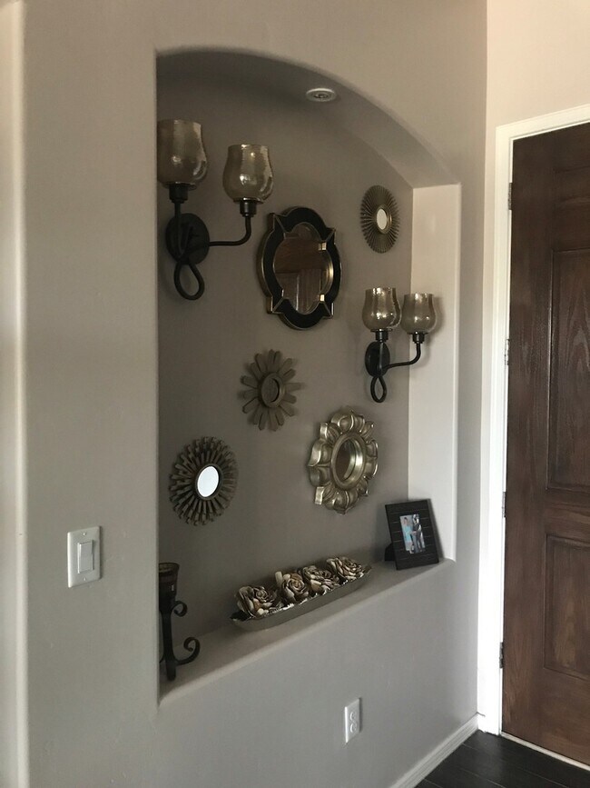 Building Photo - Gorgeous 4 bedroom home in Del Prado