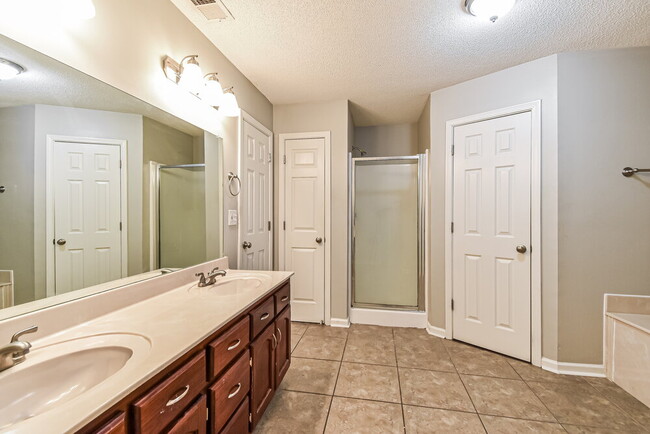 Building Photo - 13231 Braybourne Pkwy