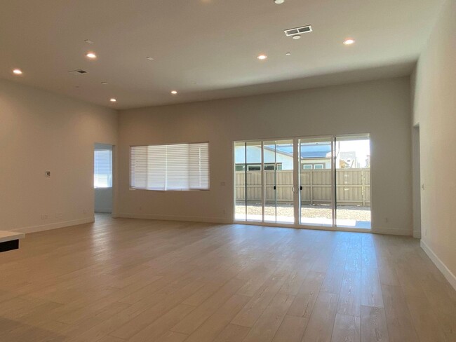 Building Photo - Stunning Like-New Home for Rent in Ellis C...