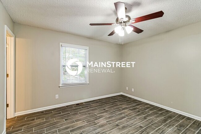 Building Photo - 3 Bedroom Pet-Friendly Home in Greensboro, NC with Main Street Renewal