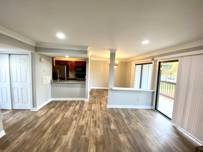 Building Photo - Beautiful condo