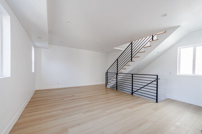 Building Photo - 13461 Beach Ave