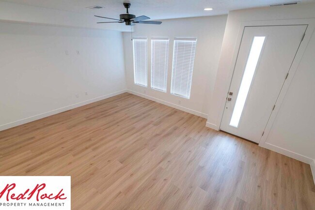 Building Photo - 3 Bedroom Townhome in Washington Fields wi...