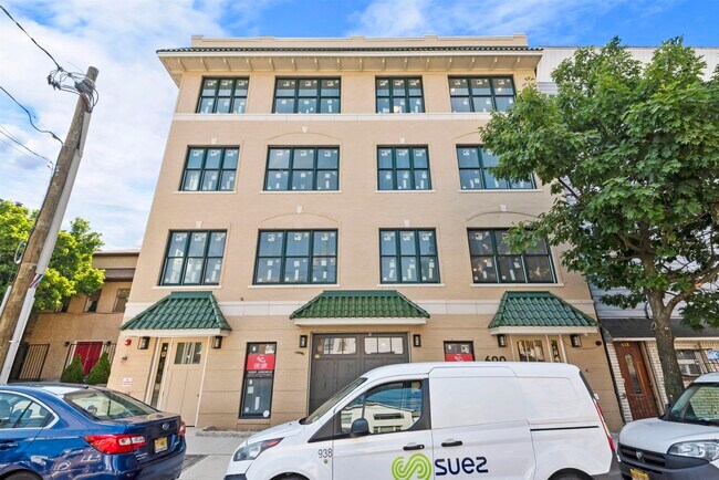 Building Photo - 620 Palisade Ave