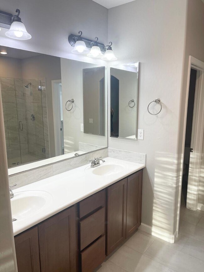 Building Photo - 4700 S Fulton Ranch Blvd