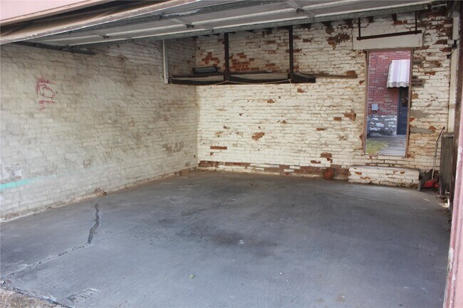 Building Photo - 5021 Oleatha Ave