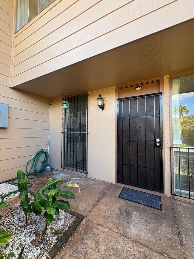 Building Photo - Partly Furnished 3-Bedroom, 2.5 Bath Townhouse at Kaholo Hale.  Pets Okay!