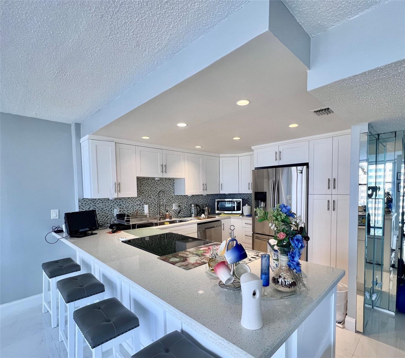 Building Photo - 2049 S Ocean Dr