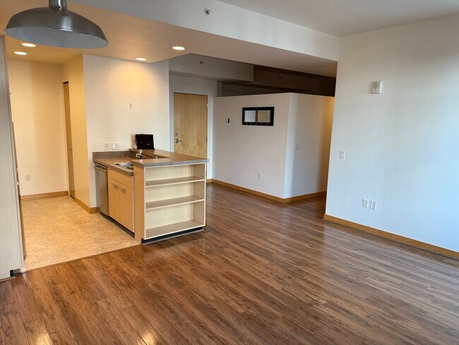 Building Photo - 309 W Washington Ave