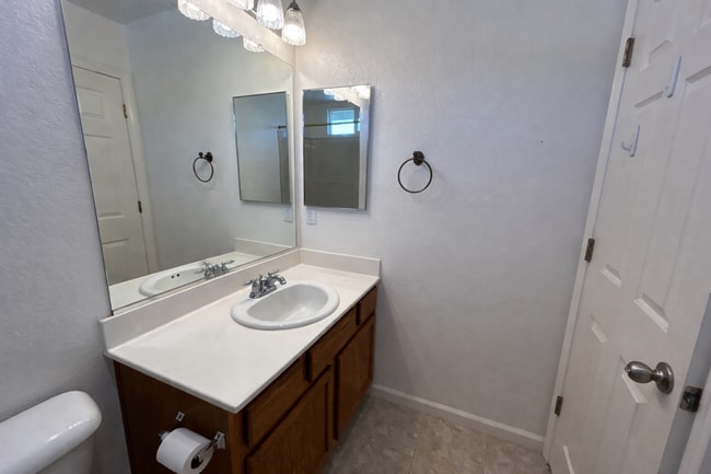 Building Photo - 212 Riverbend Ln