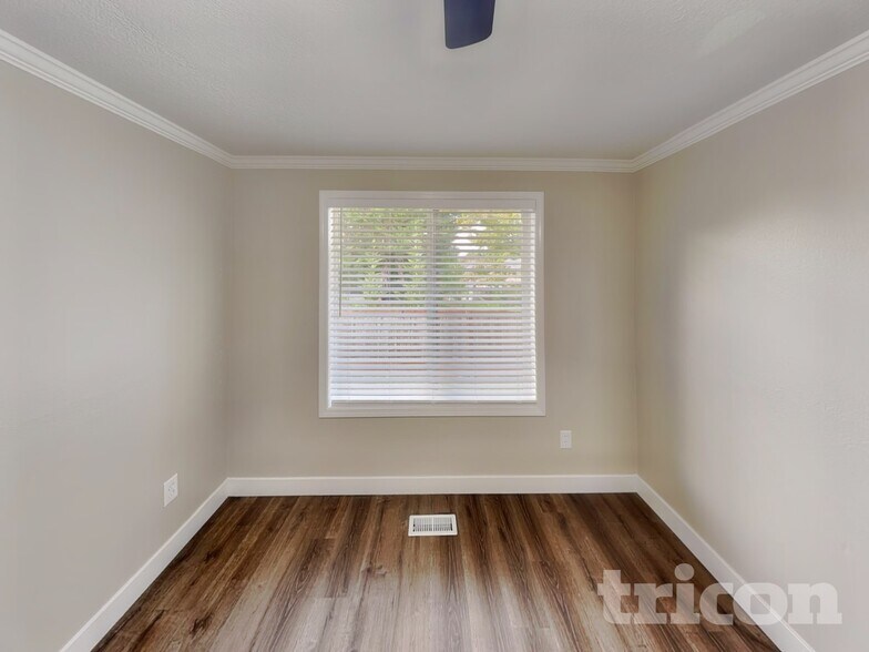 Building Photo - 3402 NE 165th Ave