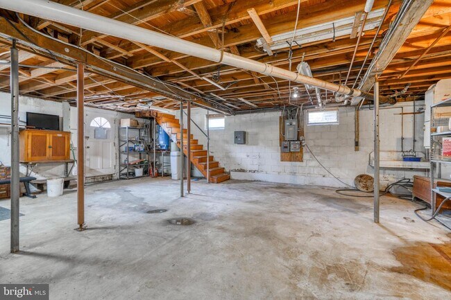 Building Photo - 2166 Lake Dr