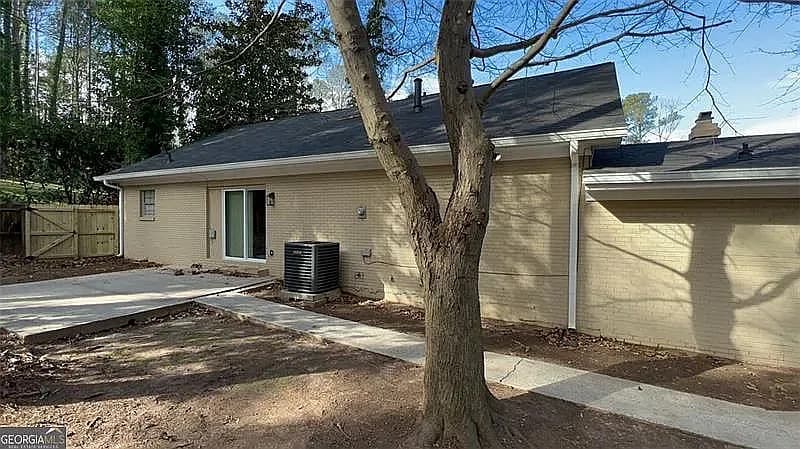 Building Photo - Room in House on Granada Pl