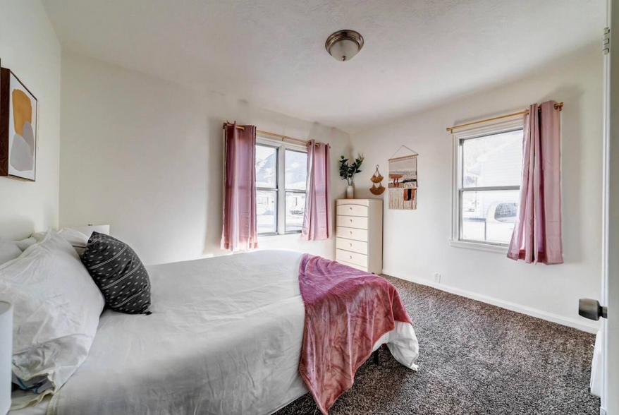 Building Photo - 1104 E 230 S