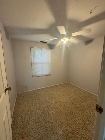 Building Photo - 1900 Beck Ln