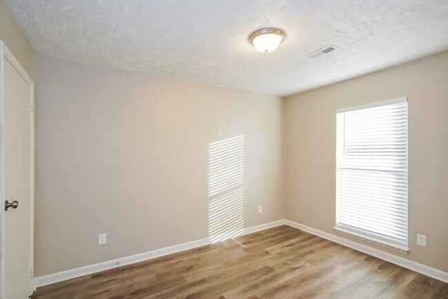 Building Photo - 833 Netherlands Dr