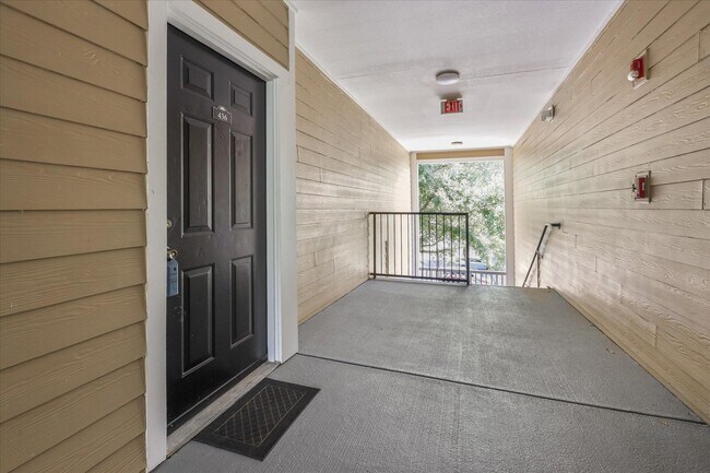 Building Photo - 2801 Chancellorsville Dr