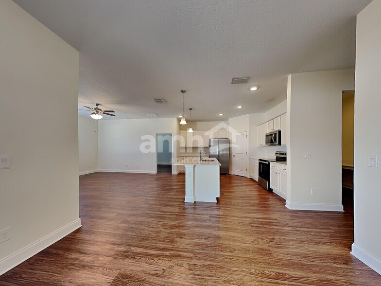 Building Photo - 1025 Summer Stone Lp