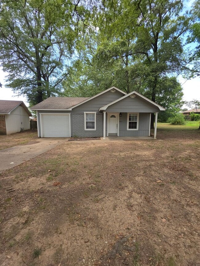 Primary Photo - 2211 S Hartford Cove