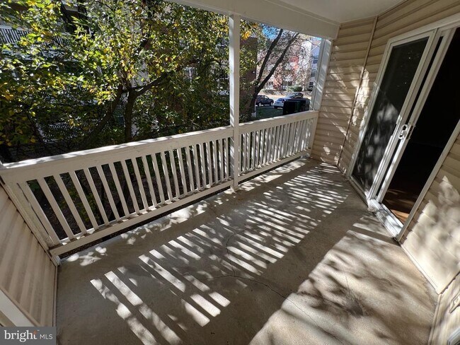 Building Photo - 1530 Lincoln Way