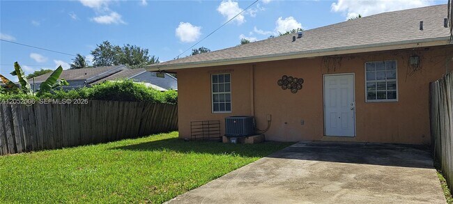 Building Photo - 9754 NW 26th Ave