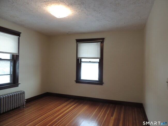 Building Photo - 127 Hosley Ave