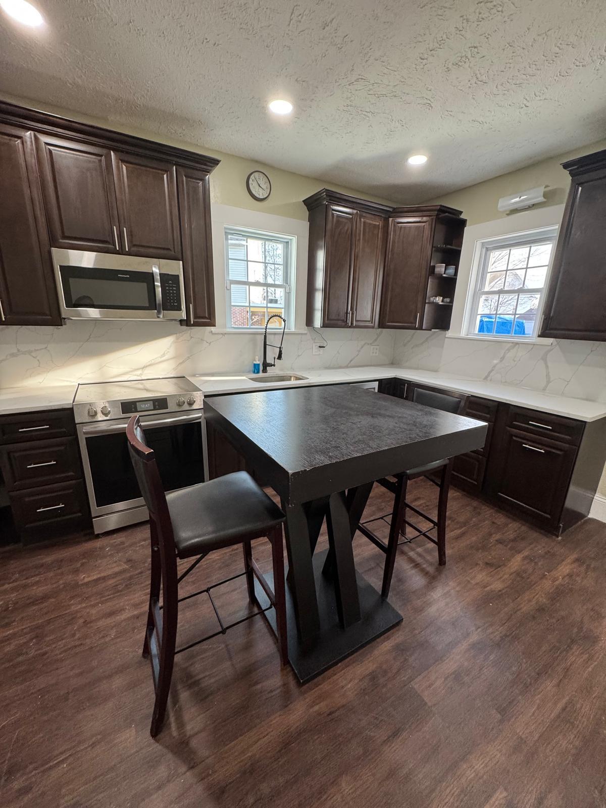 Building Photo - 252 Admiral St