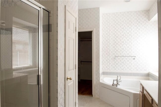 Building Photo - 2027 St Anne Dr