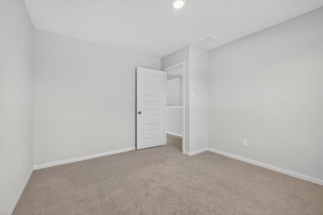 Building Photo - 1409 Mount Bassie Trl