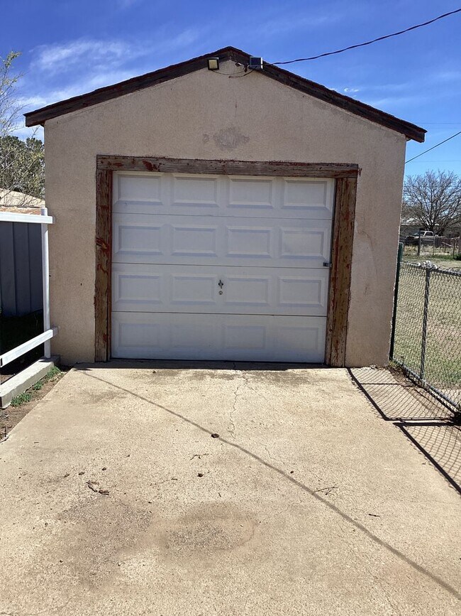 Building Photo - Newly Renovated 2Bedroom! Located in Portales!!