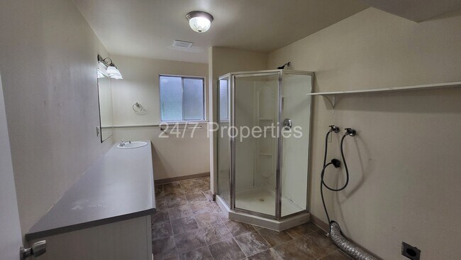 Building Photo - 3BD I 2BA Home w/ Large Yard - Beaverton!