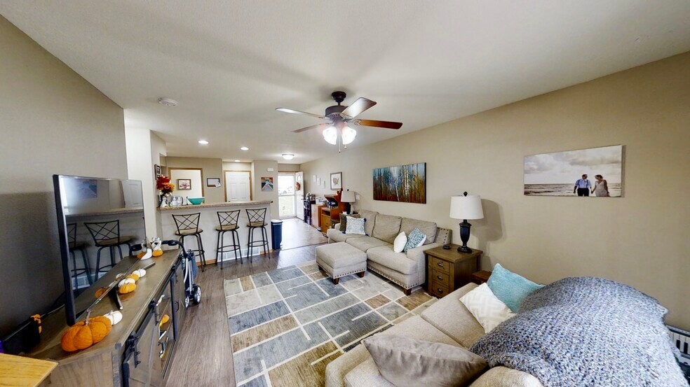 Living room - 4902 Algonquin Dr