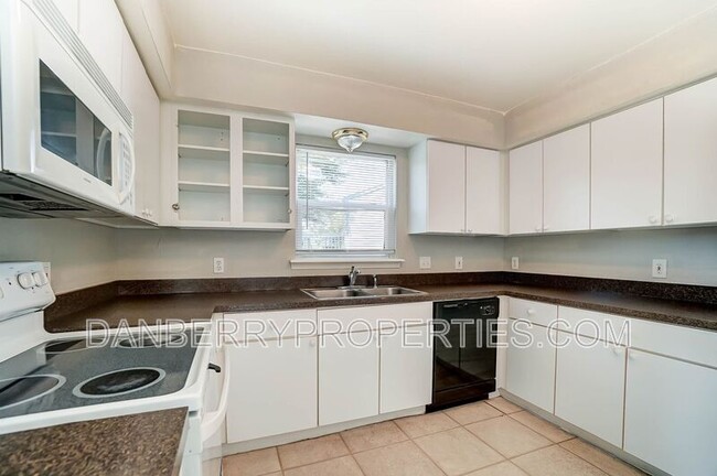 Building Photo - 3739 Willow Run Dr