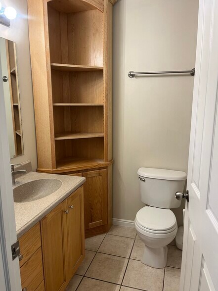 Building Photo - 422 Pheasant Ridge Dr