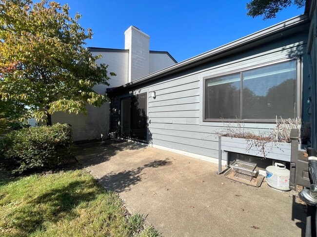 Building Photo - 326 Harvest Dr