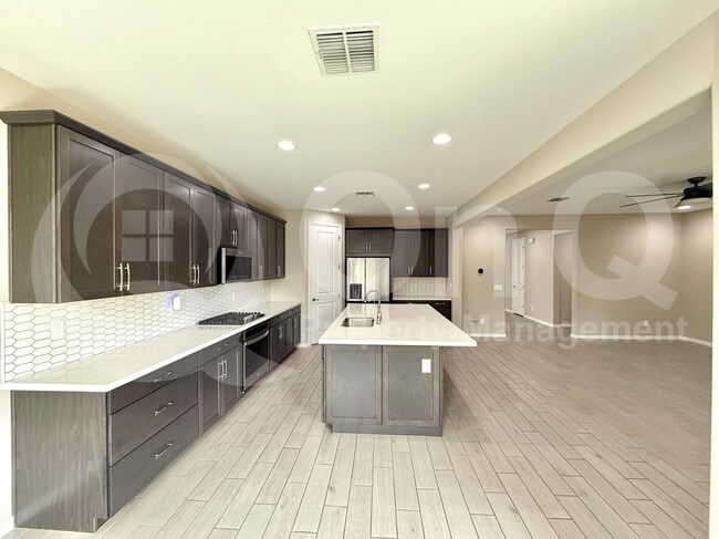 Building Photo - 5542 N 107th Ln