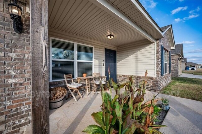 Building Photo - 551 SE 4th St