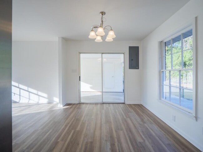 Building Photo - 2323 Frederick Pl