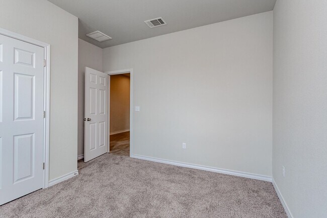 Building Photo - Luxurious Newer Construction 3-Bedroom Hom...